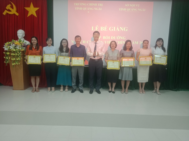 Bế giảng Lớp bồi dưỡng ngạch chuyên viên chính năm 2022