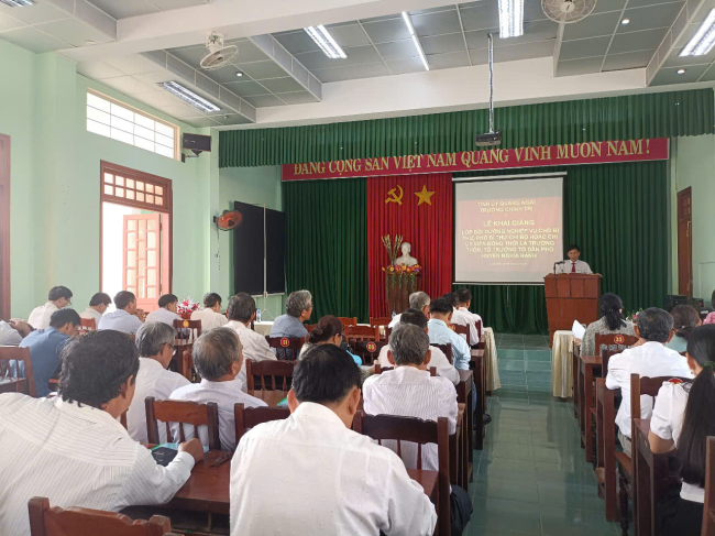 Khai giảng lớp bồi dưỡng nghiệp vụ cho Bí thư, Phó Bí thư chi bộ hoặc Chi ủy viên đồng thời là Trưởng thôn, Tổ trưởng tổ dân phố (Nghĩa Hành)