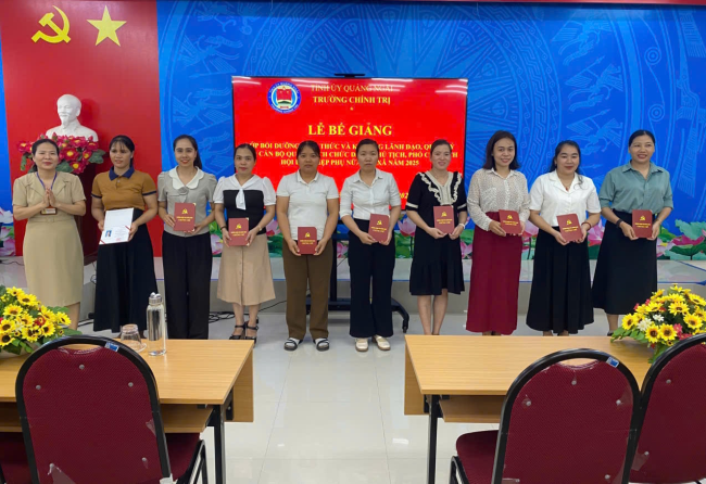 Bế giảng lớp Bồi dưỡng kiến thức và kỹ năng lãnh đạo, quản lý cho cán bộ quy hoạch chức danh Chủ tịch, Phó Chủ tịch Hội Liên hiệp phụ nữ cấp xã năm 2025