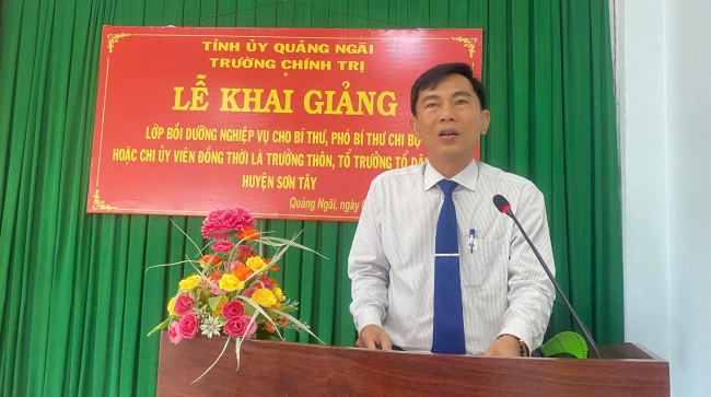 Khai giảng lớp bồi dưỡng nghiệp vụ cho Bí thư, Phó Bí thư chi bộ hoặc Chi ủy viên đồng thời là Trưởng thôn, Tổ trưởng tổ dân phố (Sơn Tây)