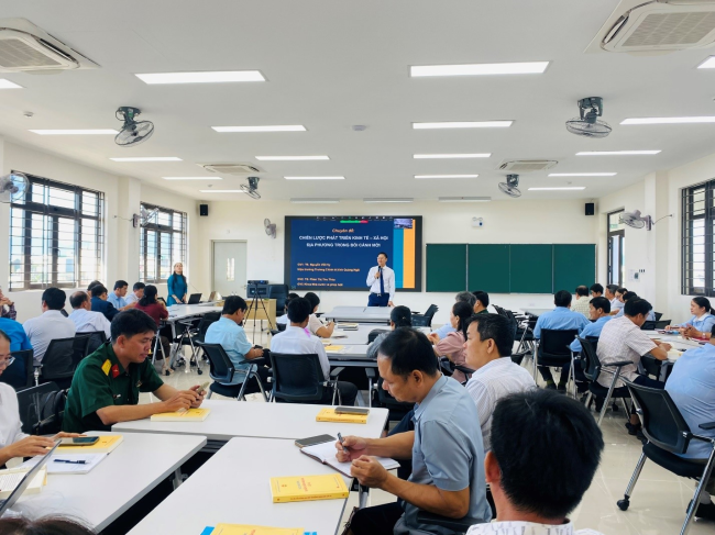 TRƯỜNG CHÍNH TRỊ TỈNH QUẢNG NGÃI TỔ CHỨC KHAI GIẢNG CÁC LỚP BỒI DƯỠNG ĐẠI BIỂU HỘI ĐỒNG NHÂN DÂN CẤP XÃ NHIỆM KỲ 2026 - 2031